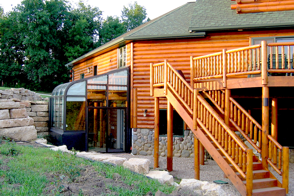 Solarium on log cabin